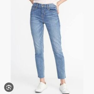 Mid Rise Raw Hem Ankle Jeans